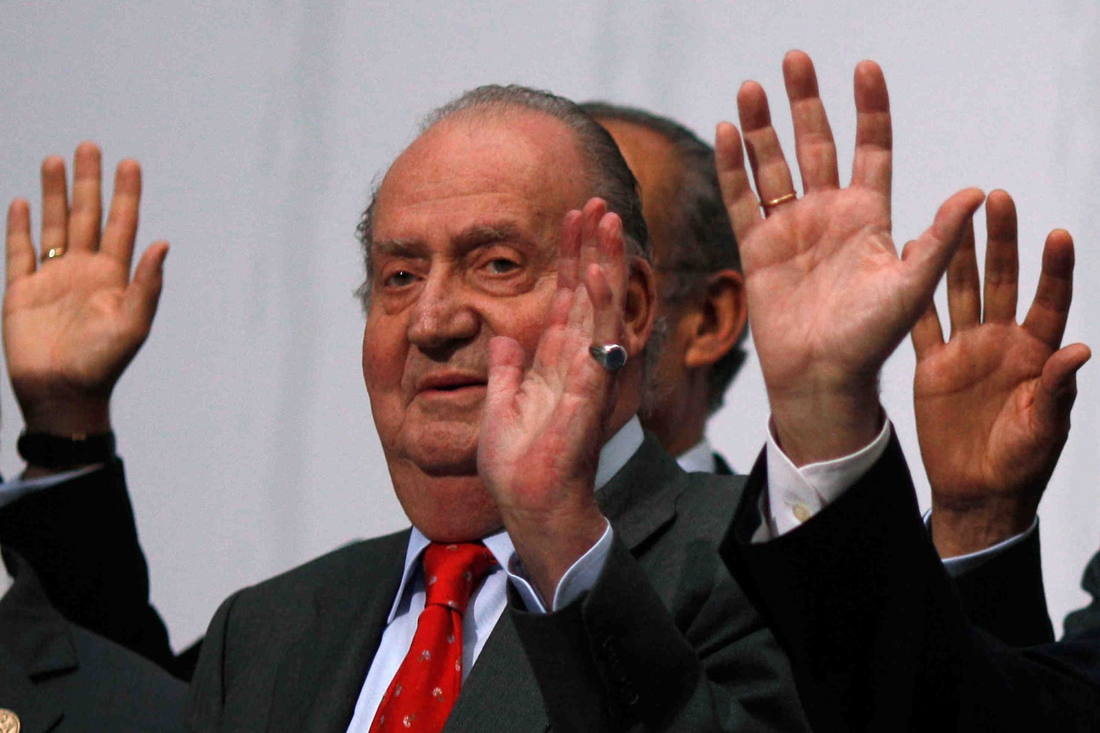 Former Spanish king, Juan Carlos, waves during a group photo with Ibero-American leaders during the Ibero-American Summit in Cadiz (by REUTERS/Jon Nazca)